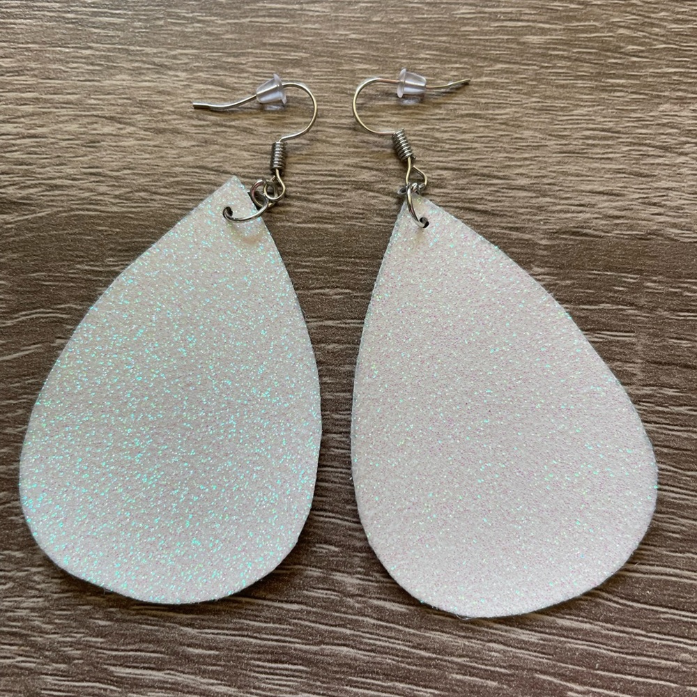 White sparkle faux leather earrings